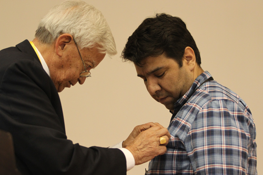 Rick Garcia '60 ABCE confers Silver Pin awarded to Mauricio Tejada for best paper of the conference.
